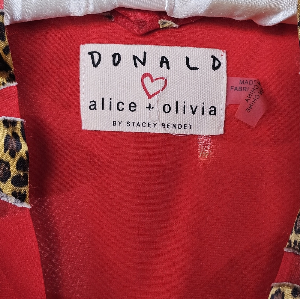 Alice + Olivia x Donald Robertson Sheila Leopard Lip Print Blouse NWOT - Picture 8 of 10